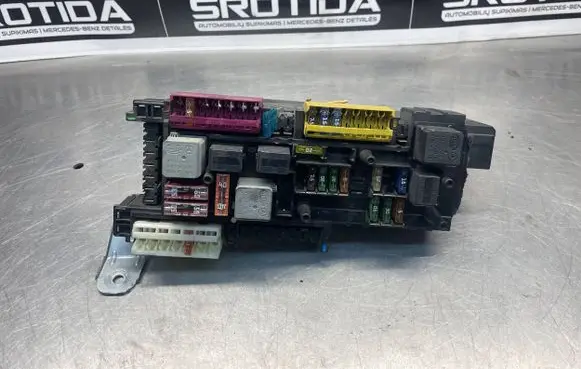 Mercedes-Benz C W204 Fuse box set 2049005003 2319025101