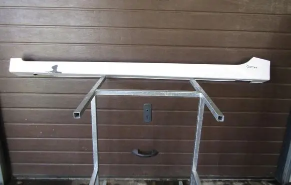Front sill (body part)