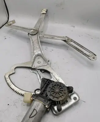 Mercedes-Benz E W210 Front door window regulator with motor 0130821709