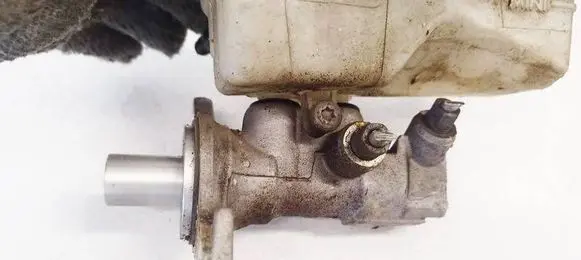 Dacia Sandero Master brake cylinder