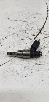 Audi A4 S4 B7 8E 8H Fuel injector 06F906036A