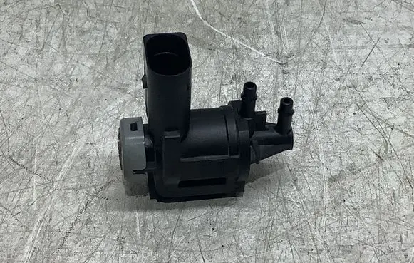 Volkswagen Golf VI Vacuum valve 1K0906283A