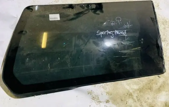 Mitsubishi Montero Rear side window