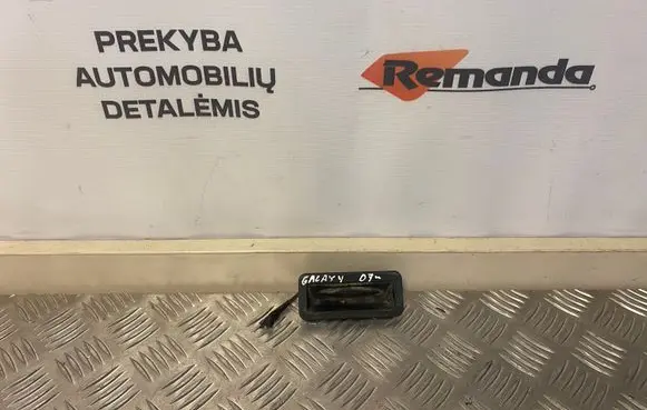 Tailgate opening switch