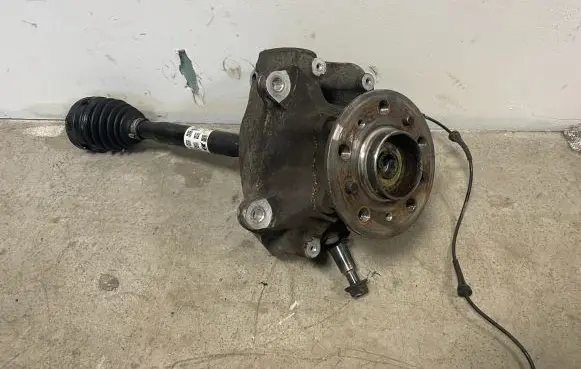 BMW X4M F98 Front wheel hub 8067436