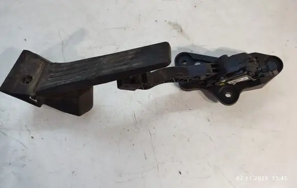 Hyundai Santa Fe Accelerator throttle pedal