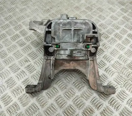 Mercedes-Benz CLA C118 X118 Engine mount bracket A2472402800