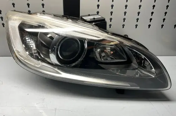 Volvo V60 Headlight/headlamp 31420111