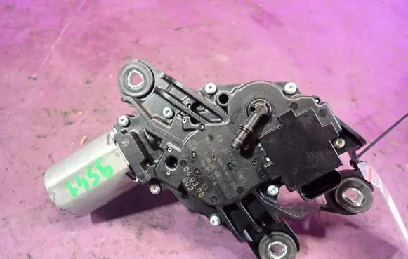 Volkswagen Golf IV Rear window wiper motor 1K6955711B