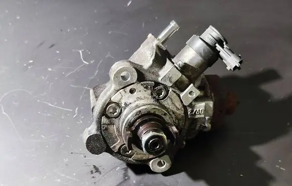 Iveco Daily 35 - 40.10 Fuel injection high pressure pump 504342423 0445010512