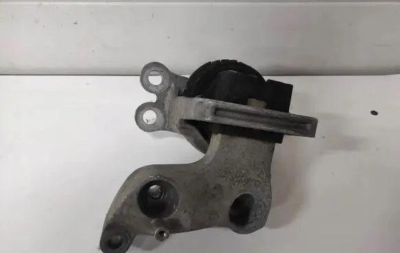 Nissan X-Trail T32 Engine mount bracket 112114BA0A