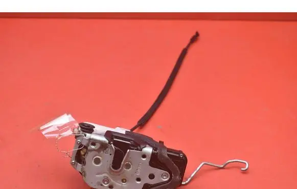 Opel Mokka X Rear door lock 