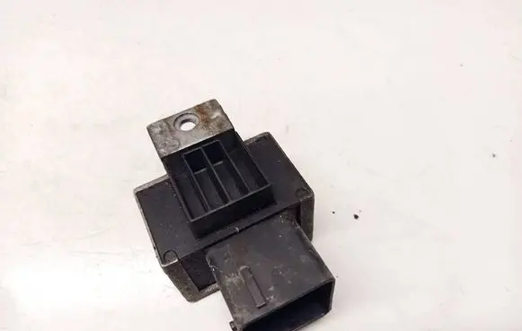 Dacia Sandero Glow plug pre-heat relay 110678071R