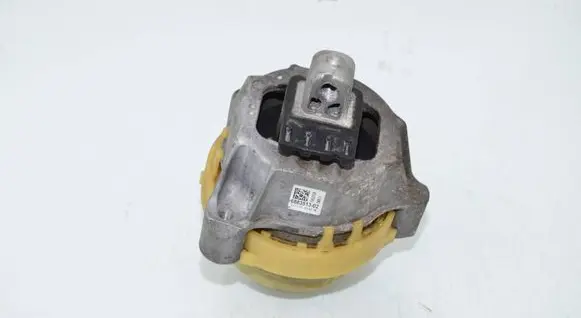 BMW 5 G30 G31 G38 Engine mount bracket 6883513 22116883513
