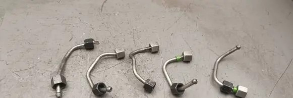 Fuel injector supply line/pipe