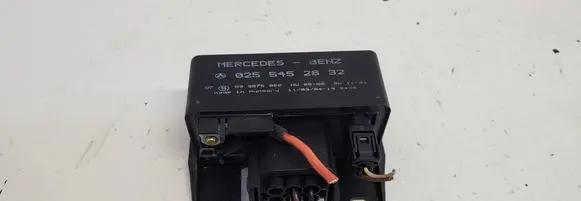 Mercedes-Benz A W168 Glow plug pre-heat relay 0255452832 899075000