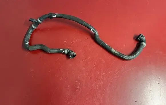 Engine coolant pipe/hose