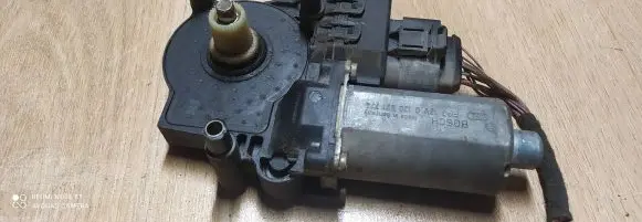 Audi A6 S6 C5 4B Wiper motor 0130821774 1602001606 29209194