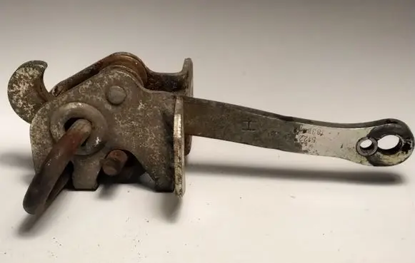 BMW 7 E32 Rear door check strap stopper 1938878