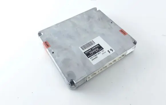 Toyota Corolla Verso AR10 Engine control unit/module 896610F092