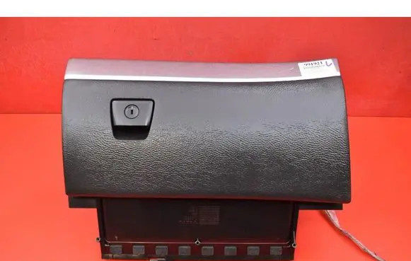 Glove box