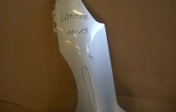 Renault Latitude (L70) Fender
