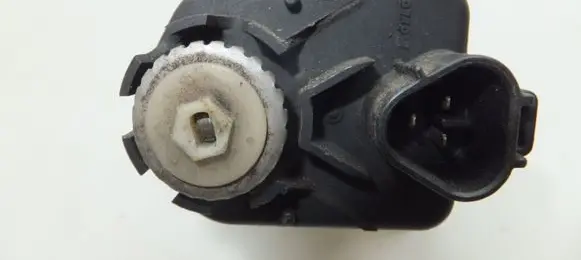 Toyota Land Cruiser (J100) Headlight level adjustment motor 