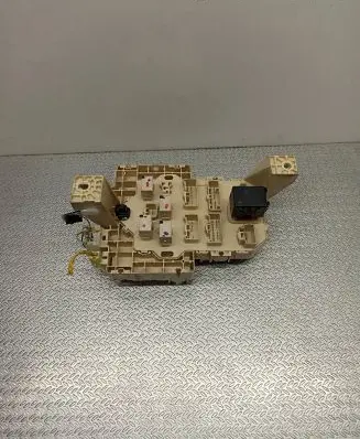 Suzuki Swift I Fuse module 3677062JB0 B62JB L0T7129