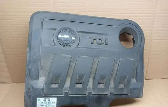 Skoda Yeti (5L) Engine cover (trim) 03L103925R