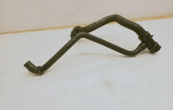 Volkswagen PASSAT B5.5 Coolant pipe/hose 4B0121049S