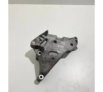 Volkswagen PASSAT B6 Engine mounting bracket 03G199207E