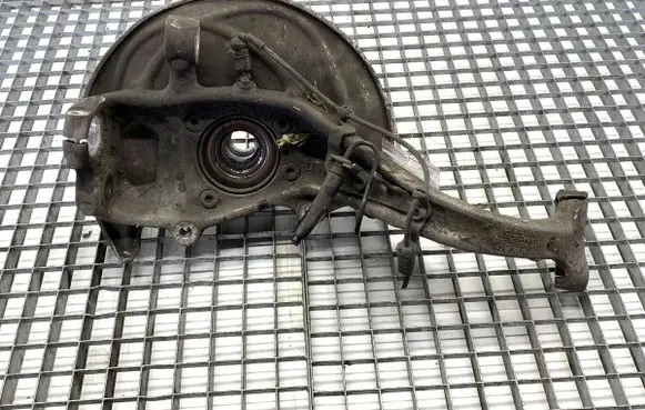 Front wheel hub spindle knuckle