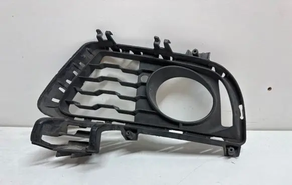 BMW 3 GT F34 Fog light bracket 8057323 51118057323 19017412