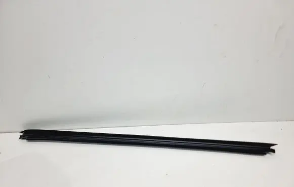Renault Arkana Rubber seal front door window/glass 803302262R