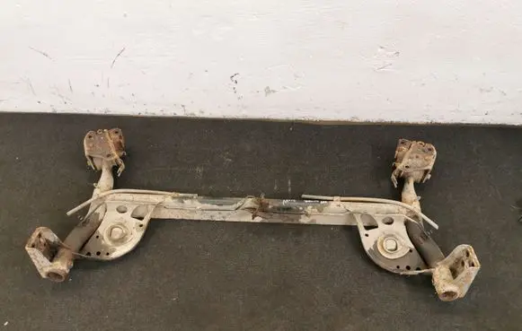 Nissan Note (E11) Rear axle beam 