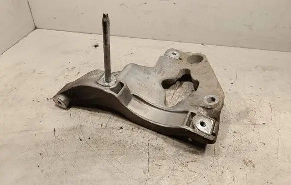 Jeep Grand Cherokee A/C compressor mount bracket VMMT0321