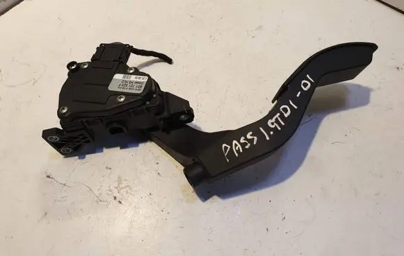 Volkswagen PASSAT B5 Accelerator pedal position sensor 8D1721523F 6PV00837603