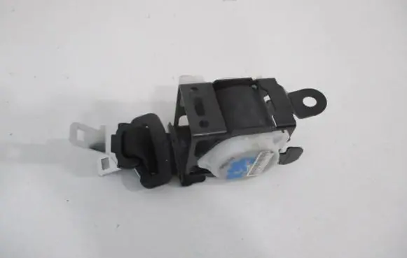 Middle seatbelt (rear)