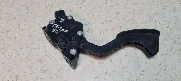 Lexus CT 200H Accelerator throttle pedal 7811076021 1988008481 01014D00010