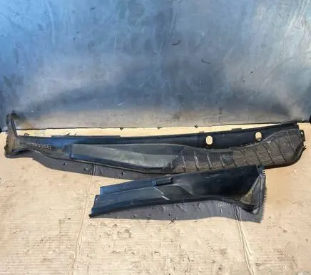 Mercedes-Benz S W126 Wiper trim 1268300113 1268301213