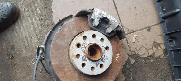 Volkswagen Golf VII Front wheel hub spindle knuckle