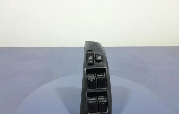 Toyota Avensis Verso Electric window control switch 8482005100