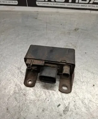 Mercedes-Benz C W203 Glow plug pre-heat relay 0255452832