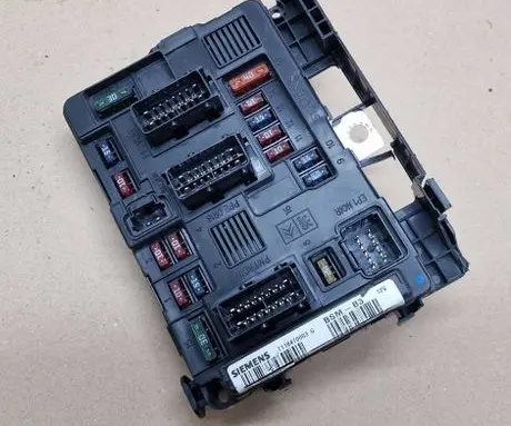 Citroen C3 Fuse module 9643498880