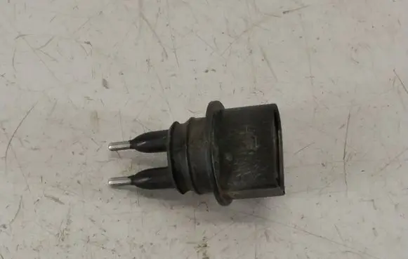 Volkswagen PASSAT B6 Windshield washer fluid level sensor 7M0919376