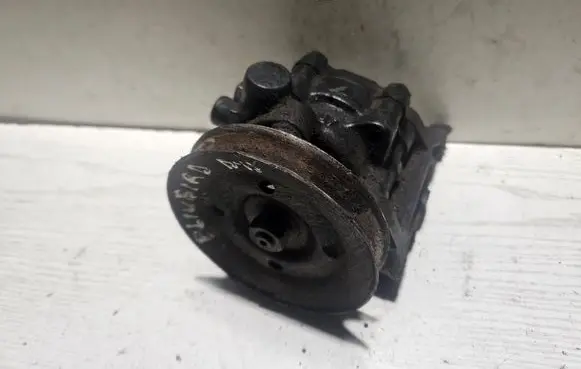Nissan Sunny Power steering pump 4911074N00