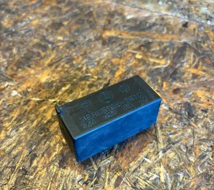 Mercedes-Benz E W124 Sunroof control unit/module 1248210047