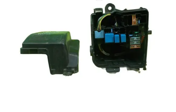 Dacia Sandero II Fuse box set 243809584R BEZPIECZNIKOW
