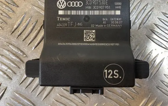 Volkswagen PASSAT B6 Gateway control module 3C0907530E 404339 3C0907951