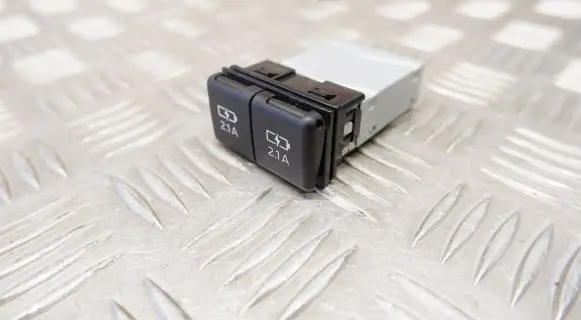Toyota Highlander XU70 USB socket connector 855320E010